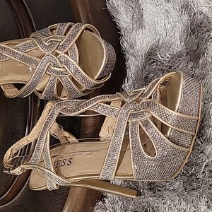 GUESS GOLD SPARKLE HEELS SIZE 7M